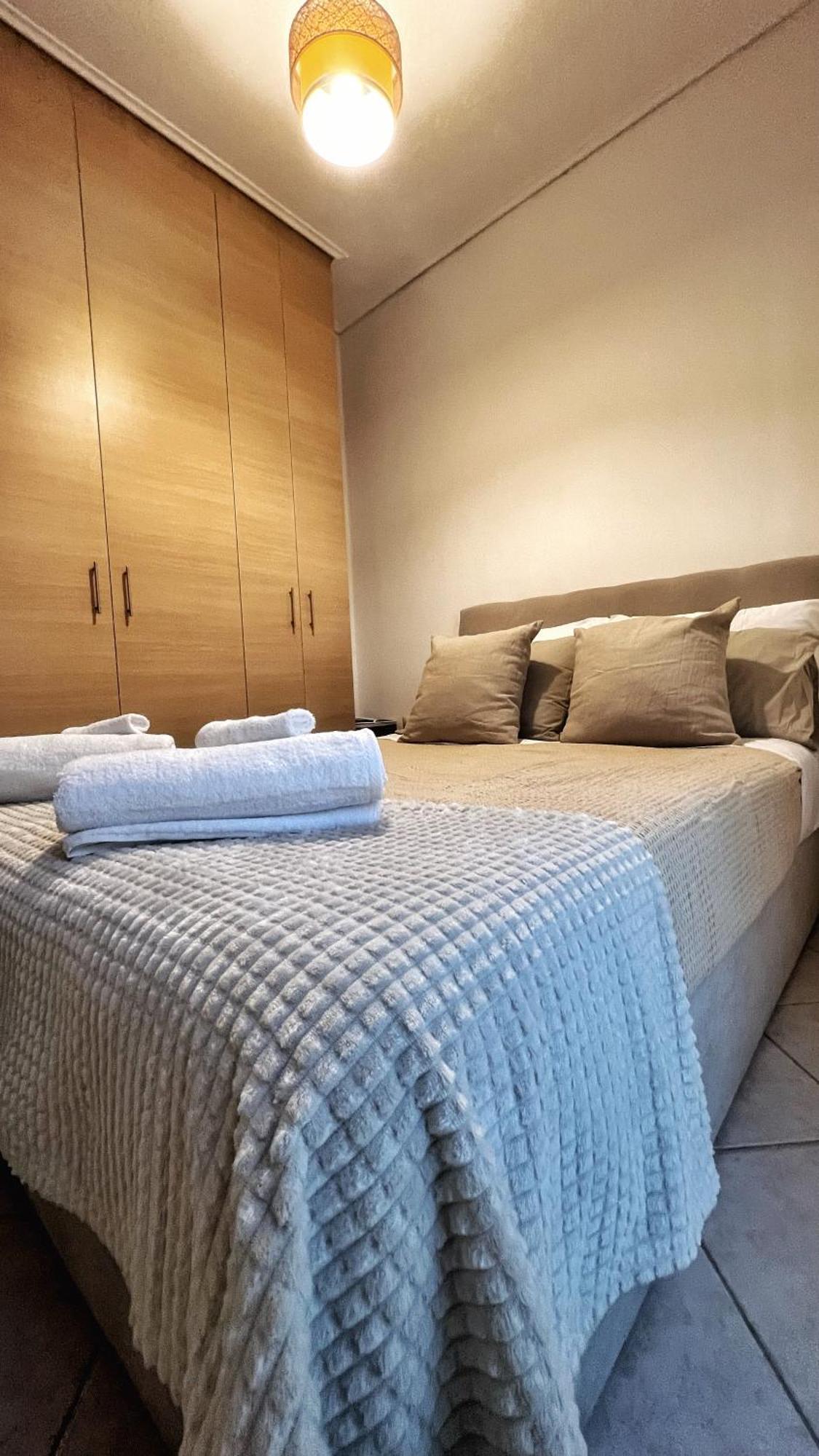 H&H Cozy Retreat Apartment Pireu Exterior foto