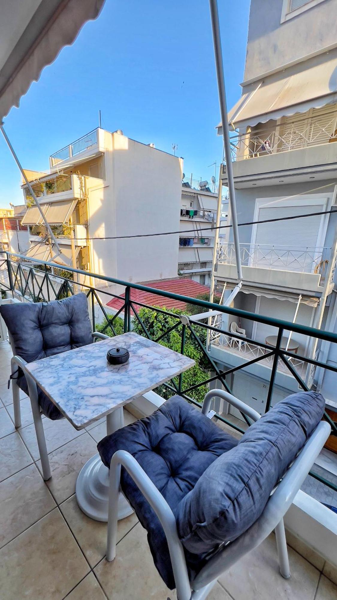 H&H Cozy Retreat Apartment Pireu Exterior foto