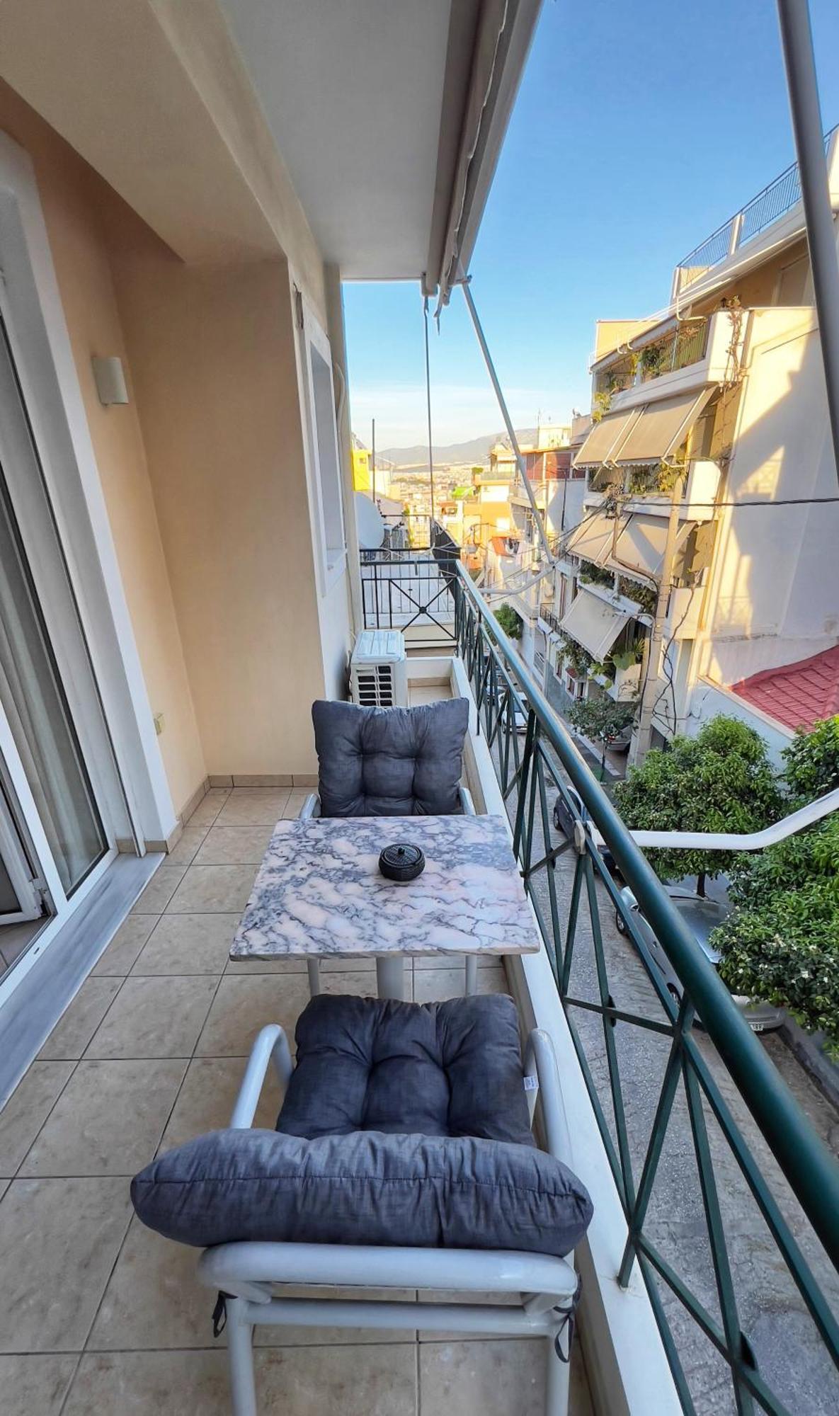 H&H Cozy Retreat Apartment Pireu Exterior foto